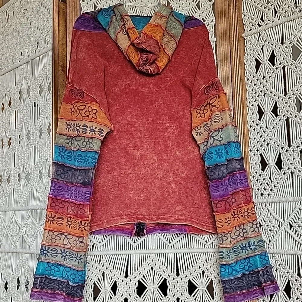 Multi colored sweatshirt with hood.Boho style. Size XL but actually seems like S - Picture 4 of 6